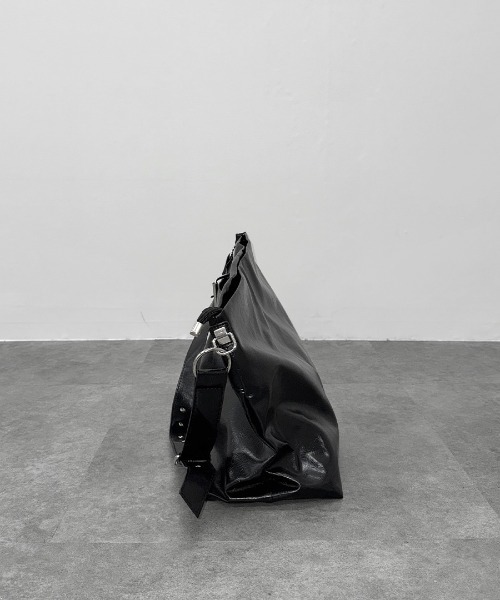 LVEU.（ラブユ.）の「【LVEU.】ベルトデザインビッグショルダーバッグ / バッグ BAG 鞄 かばん ショルダー 斜め掛け 大きめ A4 通学 ブラック（ショルダーバッグ・レディース・ブラック・FREE）」の11枚目の写真