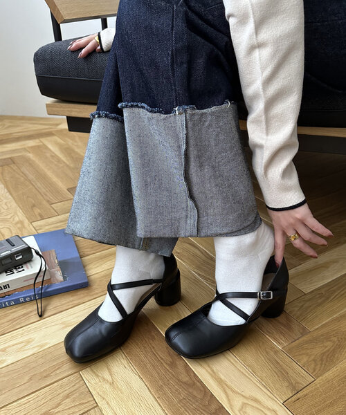 DISCOAT(ディスコート)の「【大型店・WEB限定】円柱ヒールクロスストラップシューズ(パンプス・レディース・ブラック・LARGE/MEDIUM/SMALL)」の2枚目の写真