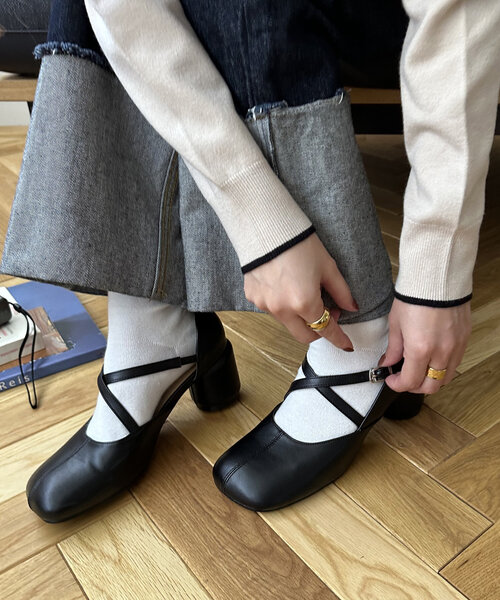 DISCOAT(ディスコート)の「【大型店・WEB限定】円柱ヒールクロスストラップシューズ(パンプス・レディース・ブラック・LARGE/MEDIUM/SMALL)」の3枚目の写真