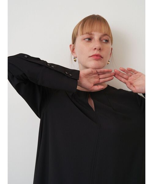 ELENDEEK（エレンディーク）の「マルチネックワンピース（ワンピース・レディース・ブルー/ブラック・01/02）」の14枚目の写真