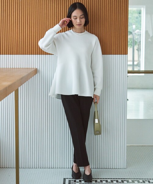 UNFILO(アンフィーロ)の「【WEB限定/セレモニー】BEAUTY MOVE センタープレス テーパードパンツ(その他パンツ・レディース・ホワイト系/ブラック系2/ネイビー系2/アイボリー系2・XX-SMALL/X-SMALL/LARGE/MEDIUM/SMALL)」の18枚目の写真
