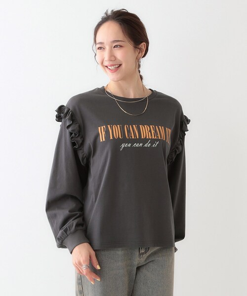 Cutie Blonde（キューティーブロンド）の「【S-LL/洗える】ショルダーフリルが目を惹く ロゴプリントロンT（Tシャツ/カットソー・レディース・チャコールグレー/ホワイト/イエロー系その他・01/02/03/04）」の11枚目の写真