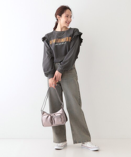 Cutie Blonde（キューティーブロンド）の「【S-LL/洗える】ショルダーフリルが目を惹く ロゴプリントロンT（Tシャツ/カットソー・レディース・チャコールグレー/ホワイト/イエロー系その他・01/02/03/04）」の13枚目の写真