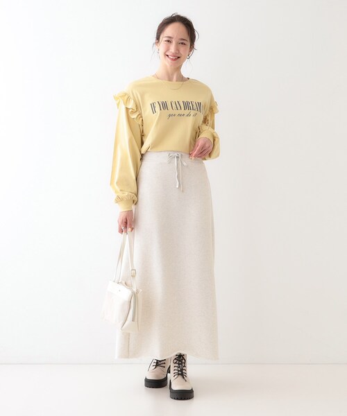 Cutie Blonde（キューティーブロンド）の「【S-LL/洗える】ショルダーフリルが目を惹く ロゴプリントロンT（Tシャツ/カットソー・レディース・チャコールグレー/ホワイト/イエロー系その他・01/02/03/04）」の17枚目の写真