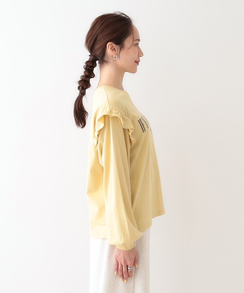 Cutie Blonde（キューティーブロンド）の「【S-LL/洗える】ショルダーフリルが目を惹く ロゴプリントロンT（Tシャツ/カットソー・レディース・チャコールグレー/ホワイト/イエロー系その他・01/02/03/04）」の20枚目の写真