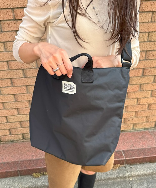 FREDRIK PACKERS(フレドリックパッカーズ)の「【FREDRIK PACKERS】≪別注≫STAND UP TOTE / 2WAYショルダートート/A4ファイル収納/PC/ショルダートート/ワンショルダー(ショルダーバッグ・レディース・グレー/オリーブ/ブラック・FREE)」の6枚目の写真