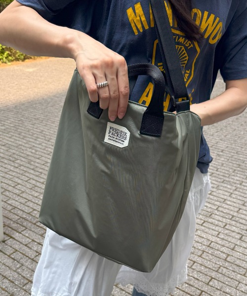 FREDRIK PACKERS(フレドリックパッカーズ)の「【FREDRIK PACKERS】≪別注≫STAND UP TOTE / 2WAYショルダートート/A4ファイル収納/PC/ショルダートート/ワンショルダー(ショルダーバッグ・レディース・グレー/オリーブ/ブラック・FREE)」の18枚目の写真