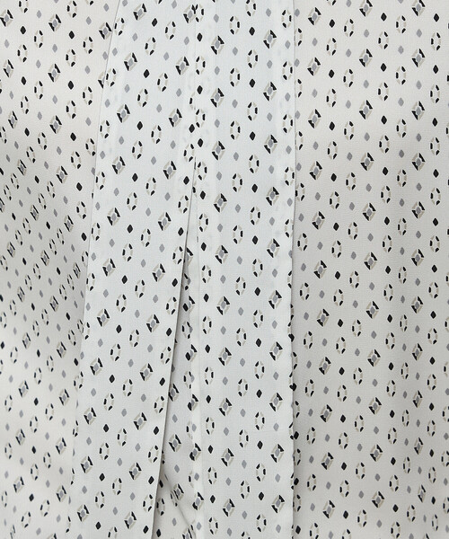 COMME CA（コムサ）の「サテンワッシャーダイヤ小紋柄 ブラウス（シャツ/ブラウス・レディース・ネイビー/オフホワイト・9号/11号）」の11枚目の写真