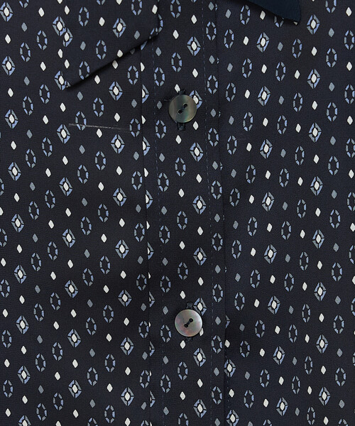 COMME CA（コムサ）の「サテンワッシャーダイヤ小紋柄 ブラウス（シャツ/ブラウス・レディース・ネイビー/オフホワイト・9号/11号）」の10枚目の写真