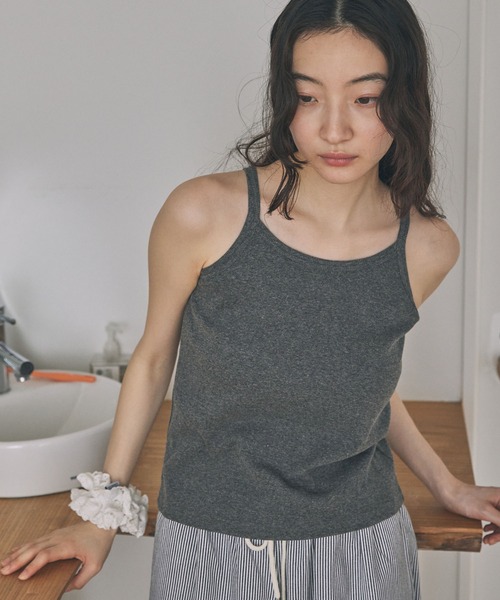 Unblend（アンブレンド）の「【Unblend】Unblend Basic カップ付き リブ パック キャミソール（キャミソール・レディース・ブラック/ホワイト/グリーン系/オレンジ系/チャコール・S/M）」の4枚目の写真