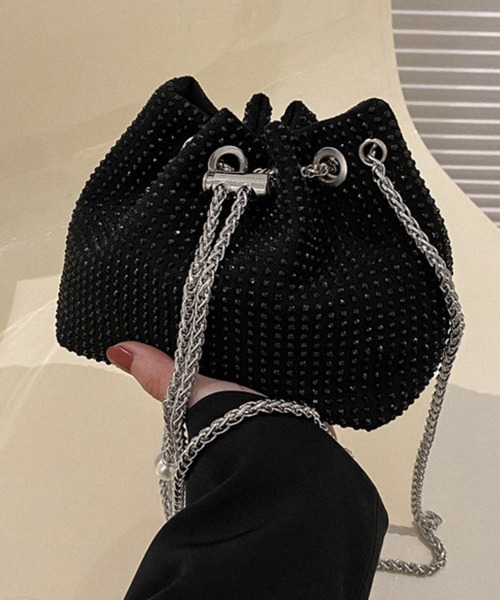 NANEA(ナネア)の「ラインストーンミニ巾着チェーンバッグ(ショルダーバッグ・レディース・ベージュ/イエロー/グリーン/ピンク/ブラック/ブラック×ブラック/ブルー/ホワイト・フリー)」の3枚目の写真