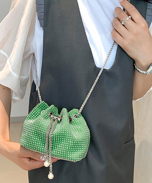 NANEA(ナネア)の「ラインストーンミニ巾着チェーンバッグ(ショルダーバッグ・レディース・ベージュ/イエロー/グリーン/ピンク/ブラック/ブラック×ブラック/ブルー/ホワイト・フリー)」の5枚目の写真