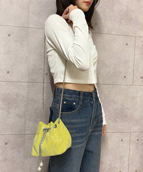 NANEA(ナネア)の「ラインストーンミニ巾着チェーンバッグ(ショルダーバッグ・レディース・ベージュ/イエロー/グリーン/ピンク/ブラック/ブラック×ブラック/ブルー/ホワイト・フリー)」の9枚目の写真