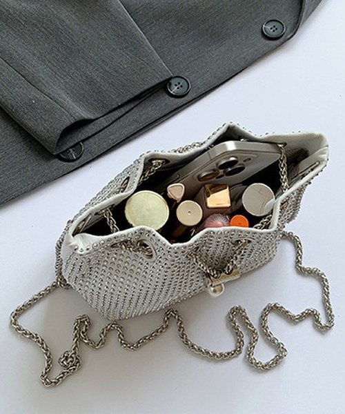 NANEA(ナネア)の「ラインストーンミニ巾着チェーンバッグ(ショルダーバッグ・レディース・ベージュ/イエロー/グリーン/ピンク/ブラック/ブラック×ブラック/ブルー/ホワイト・フリー)」の15枚目の写真