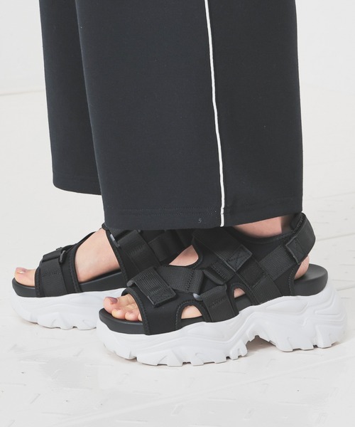 Honeys(ハニーズ)の「厚底スポーツサンダル(サンダル・レディース・ブラック×ホワイト/ブラック/ホワイト・LL/S/M/L)」の5枚目の写真