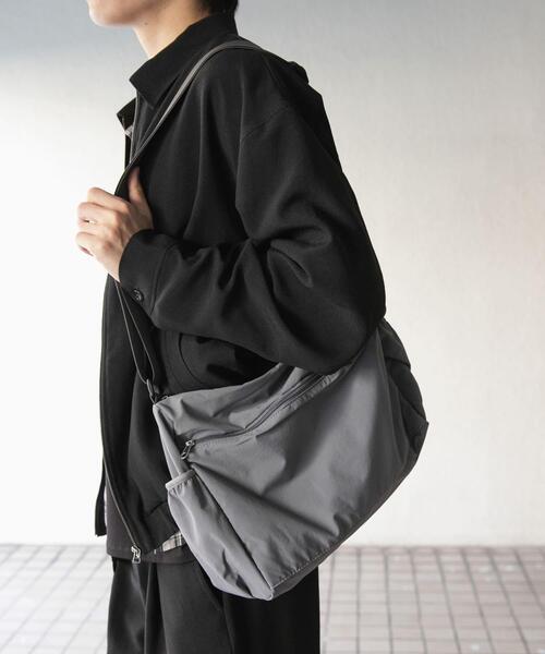 SENSE OF PLACE by URBAN RESEARCH（センスオブプレイスバイアーバンリサーチ）の「ナイロンショルダーバッグ（ショルダーバッグ・メンズ・ブラック/ライトベージュ/グレー・ONE）」の7枚目の写真