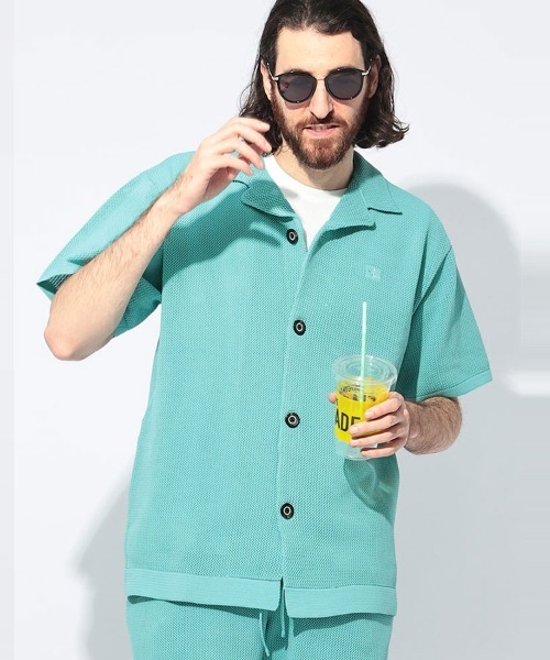 1piu1uguale3 RELAX（ウノピュウノウグァーレトレリラックス）の「1PIU1UGUALE3 RELAX (ウノ ピュ ウノ ウグァーレ トレ リラックス) メッシュニット オープンカラー 半袖 シャツ（シャツ/ブラウス・メンズ・ブラック/サックスブルー・S/M/L/LL）」の2枚目の写真