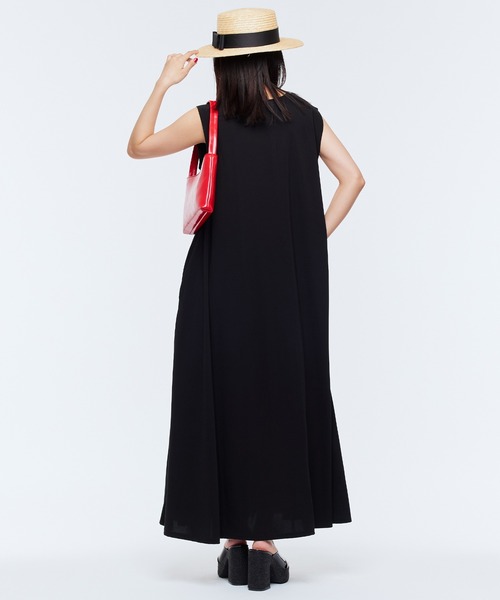Narcissus(ナルシス)の「ノースリーブロングワンピース ポケット付き リラックスフレア(ワンピース・レディース・ブラック/ブルー・FREE)」の13枚目の写真