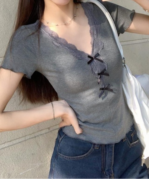 LADY LIKE(レディライク)の「リボンレースV開きトップス(Tシャツ/カットソー・レディース・グレー/ホワイト・M)」の6枚目の写真