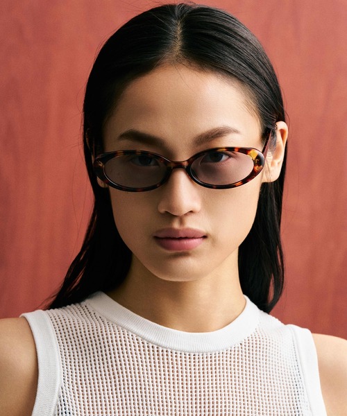 NUEF （ヌエフ）の「ユニセックス対応/NUEF/quatre-vingt-neuf89/オーバルサングラス（サングラス・レディース・ホワイト/ブラウン/ブラック/ブラウン系その他・FREE）」の4枚目の写真