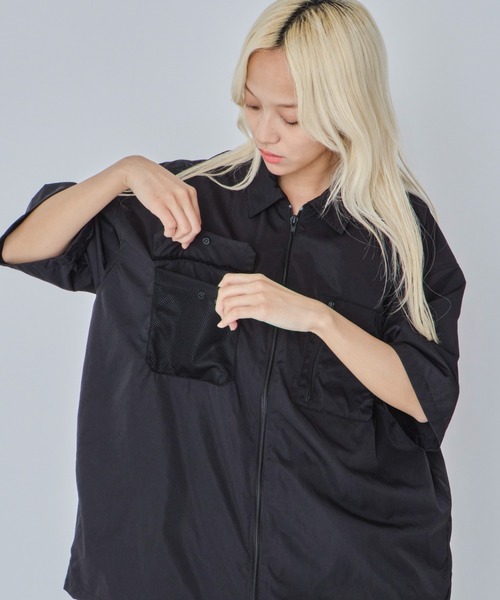WEGO(ウィゴー)の「WEGO/ナイロンメッシュZIPシャツ(シャツ/ブラウス・メンズ・ブラック・MEDIUM/LARGE)」の13枚目の写真