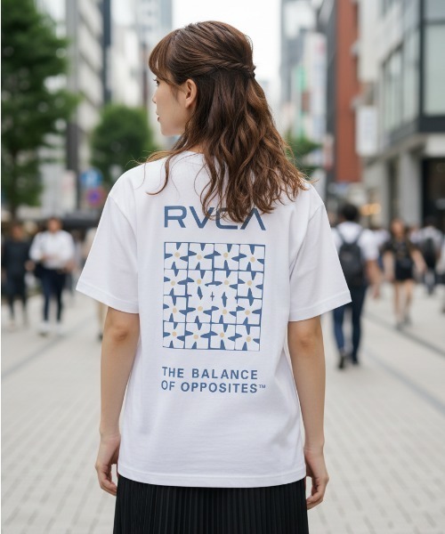 RVCA(ルーカ)の「【RVCA/ルーカ】 25SS DAISY VA BOX LOGO LOOSE FIT SS TEE/半袖バックプリントロゴTシャツ(Tシャツ/カットソー・レディース・ブラック/ホワイト・SMALL/MEDIUM)」の1枚目の写真
