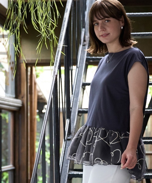 petit main LIEN（プティマインリアン）の「【リンク】チェーン刺しゅうチュールチュニック（チュニック・レディース・ブラック/ライトベージュ・F）」の13枚目の写真