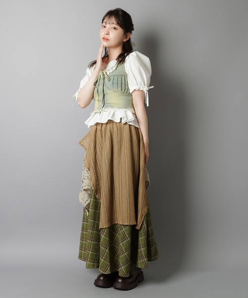 SPINNS(スピンズ)の「ショート丈デニムベスト/レース/NEO森ガール(ベスト・レディース・その他/ブラウン・ONESIZE)」の11枚目の写真