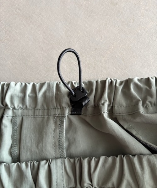 WILD THINGS（ワイルドシングス）の「【WILD THINGS】Military Nylon Ripstop Wide Baggy Shorts / ミリタリーナイロン リップストップワイドバ（その他パンツ・メンズ・ブラック/グレー/ベージュ・L/M/S）」の13枚目の写真