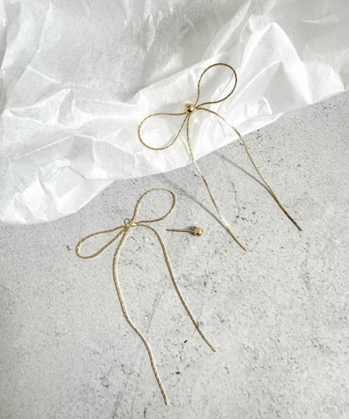 CHOUEL closet】揺れる華奢リボンゴールドピアス（ピアス（両耳
