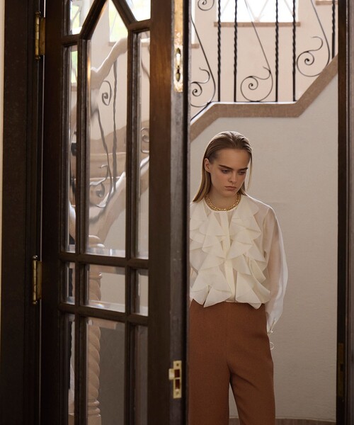 EFFE BEAMS(エッフェビームス)の「フリル オーガンジー ブラウス(シャツ/ブラウス・レディース・ネイビー/ピンク/オフホワイト・38/36)」の4枚目の写真