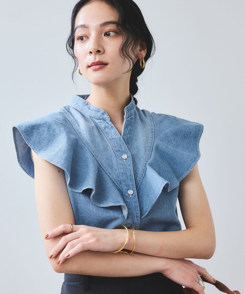 VIS(ビス)の「【UVケア/洗える】ラッフルデザインデニムブラウス(シャツ/ブラウス・レディース・サックスブルー/ブルー系その他4・FREE)」の2枚目の写真