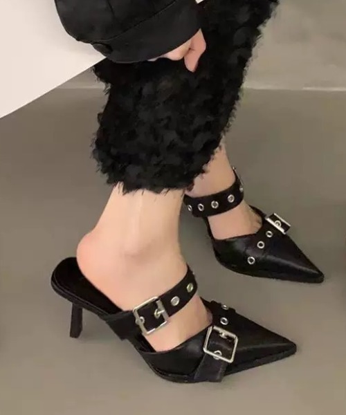 ampm（エーエムピーエム）の「バックルストラップポインテッドミュールパンプス（パンプス・レディース・ホワイト/ブラック・35/36/37/38/39/40）」の3枚目の写真