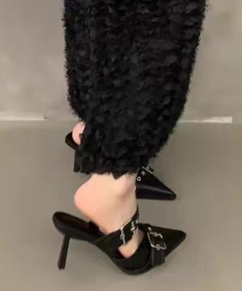 ampm（エーエムピーエム）の「バックルストラップポインテッドミュールパンプス（パンプス・レディース・ホワイト/ブラック・35/36/37/38/39/40）」の5枚目の写真