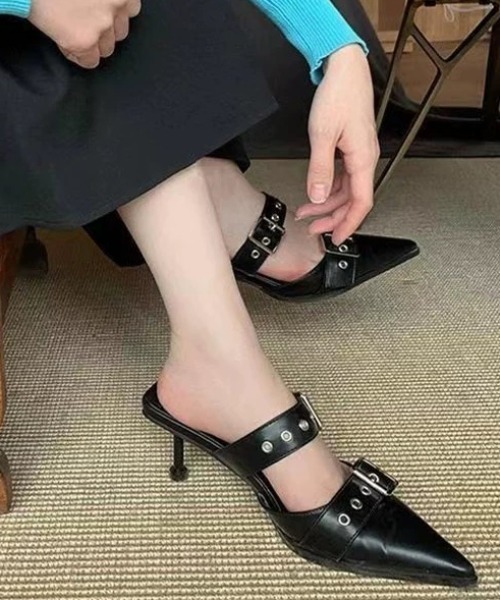 ampm（エーエムピーエム）の「バックルストラップポインテッドミュールパンプス（パンプス・レディース・ホワイト/ブラック・35/36/37/38/39/40）」の9枚目の写真