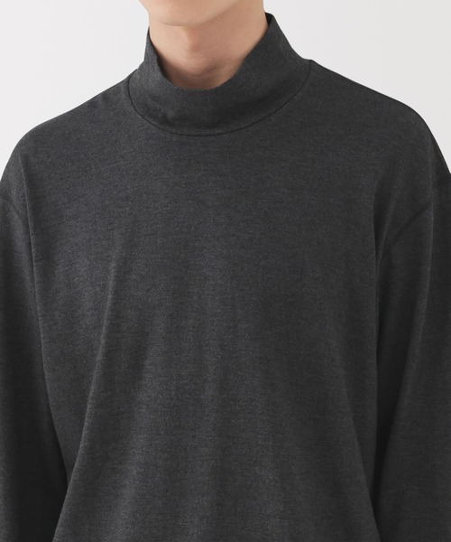 MUJI Labo（ムジラボ）の「〔MUJI Labo〕紳士　昔ながらの製法で編み立てた天竺ハイネック長袖Ｔシャツ（Tシャツ/カットソー・メンズ・ブラウン/ダークグレー・M/L/XL）」の6枚目の写真