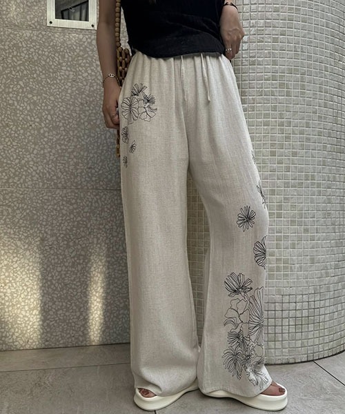 WILLFULLY(ウィルフリー)の「flower print undulate relax PT(その他パンツ・レディース・ブラック/オートミール・FREE)」の4枚目の写真