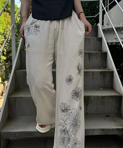 WILLFULLY(ウィルフリー)の「flower print undulate relax PT(その他パンツ・レディース・ブラック/オートミール・FREE)」の5枚目の写真