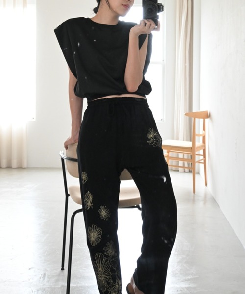 WILLFULLY(ウィルフリー)の「flower print undulate relax PT(その他パンツ・レディース・ブラック/オートミール・FREE)」の11枚目の写真