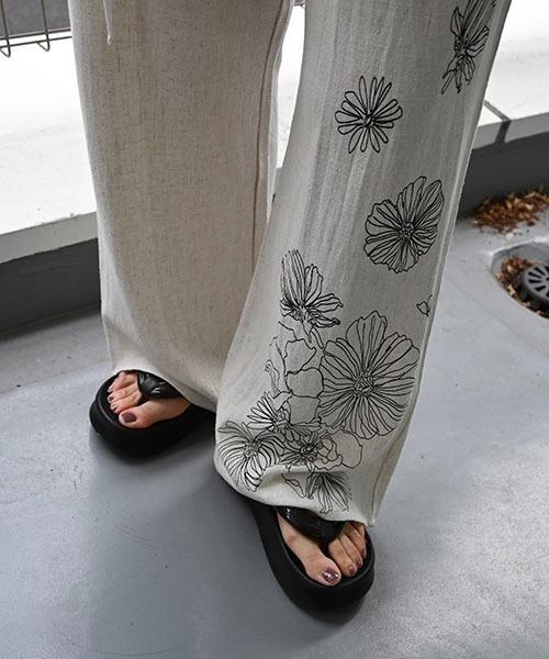 WILLFULLY(ウィルフリー)の「flower print undulate relax PT(その他パンツ・レディース・ブラック/オートミール・FREE)」の16枚目の写真