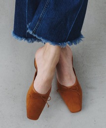 bita.（ビタ）の「スウェードリボンスクエアトゥミュール（パンプス）」