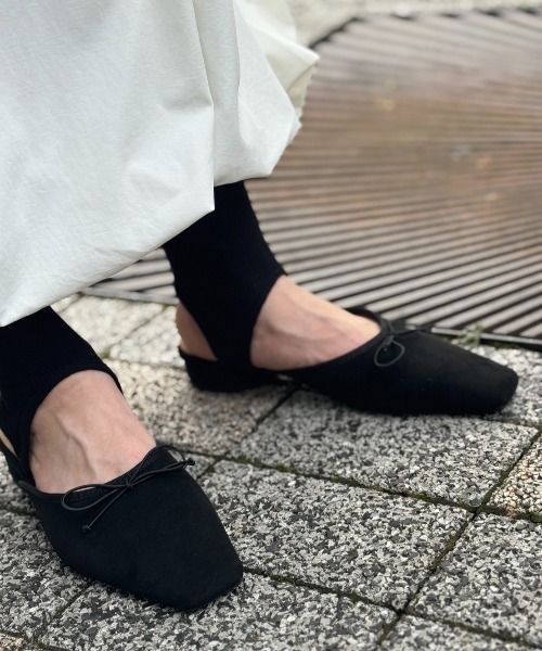 bita.(ビタ)の「スウェードリボンスクエアトゥミュール(パンプス・レディース・ベージュ/ブルー/ブラック・LARGE/MEDIUM)」の7枚目の写真