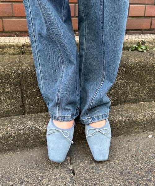 bita.(ビタ)の「スウェードリボンスクエアトゥミュール(パンプス・レディース・ベージュ/ブルー/ブラック・LARGE/MEDIUM)」の8枚目の写真