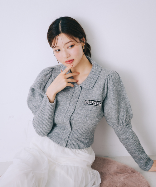 SELFIST（セルフィスト）の「【セットアップ対応】ラメネップニットビジュー付カーディガン　パフショルダー　襟付きニット　キラキラ　クリスマス　イルミネーション（ニット/セーター・レディース・ブラック/グレー/オフホワイト・フリー）」の3枚目の写真