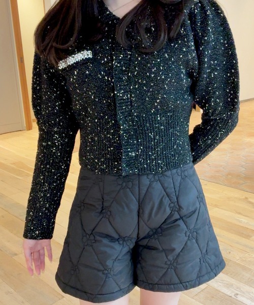 SELFIST（セルフィスト）の「【セットアップ対応】ラメネップニットビジュー付カーディガン　パフショルダー　襟付きニット　キラキラ　クリスマス　イルミネーション（ニット/セーター・レディース・ブラック/グレー/オフホワイト・フリー）」の6枚目の写真