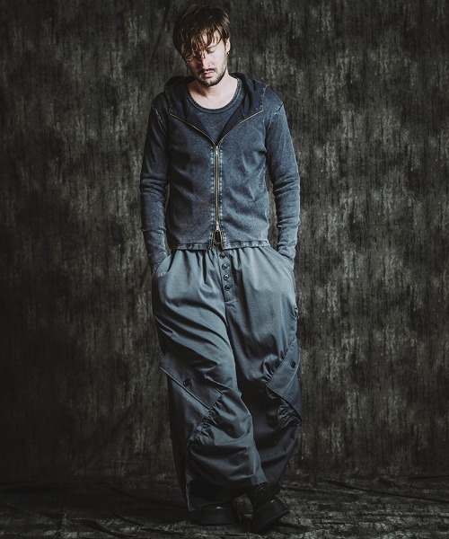 NO ID.(ノーアイディ)の「mpa3936- フライスハイネックZIPパーカ(857006-312T)(パーカー・メンズ・ホワイト/ブラック/グレー・1/2)」の7枚目の写真