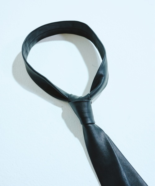 CAMPHOR WOOD（カンファーウッド）の「Slim Faux Leather Tie / スリム