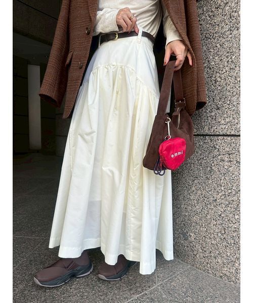 emmi（エミ）の「ベルトセットボリュームスカート（スカート・レディース・アイボリー/ブラック/ベージュ・0/1）」の16枚目の写真