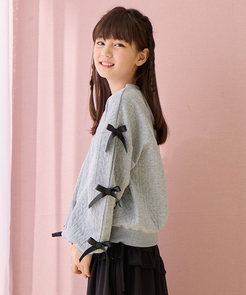Amourire girl（アムリールガール）の「ふくれジャガード 袖リボンプルオーバー（スウェット・キッズ・グレー/ネイビー・160cm/150cm/140cm/130cm）」の21枚目の写真