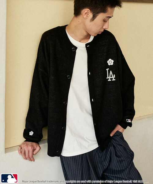 MLB（メジャーリーグベースボール）の「MLB × MARY QUANT/エムエルビー × マリークワント MLB×MARY QUANT CREWNECK KNIT CARDIGAN/刺繍ロゴクルーネックニットカーディガン(限定展開)（カーディガン/ボレロ・メンズ・ブラウン/ネイビー/ブラック・LARGE/SMALL/MEDIUM）」の16枚目の写真